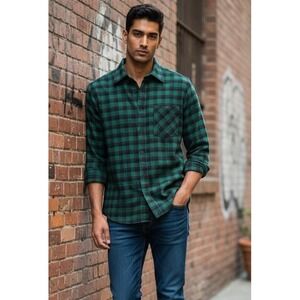 Urban Republic Flannel‎ Shirt Men's Size M Green Black Plaid Button Up Preppy